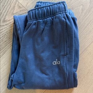 ALO Yoga Joggers in Blue